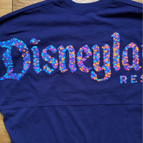 Disneyland Resort Parks Top Medium Castle Spirit Jersey Puff Confetti Purple - Picture 7 of 8